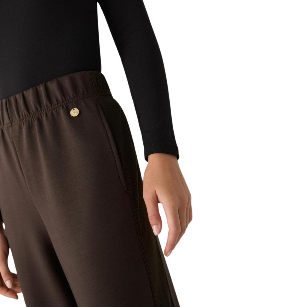 Completo coordinato PANTALONE+ FELPA color cioccolato fondente.