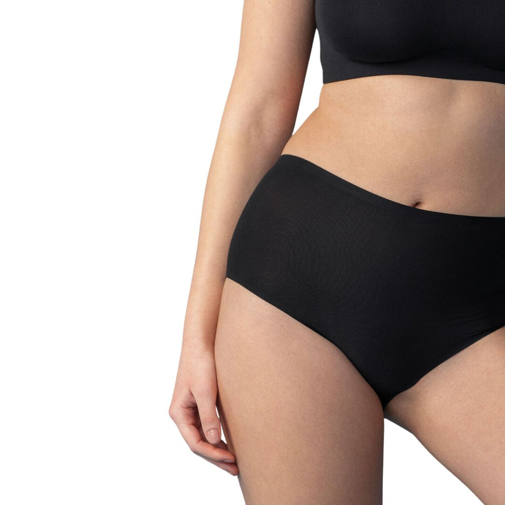 Slip a vita alta contenitivo con cuciture piatte e con effetto controllo ventre e vita