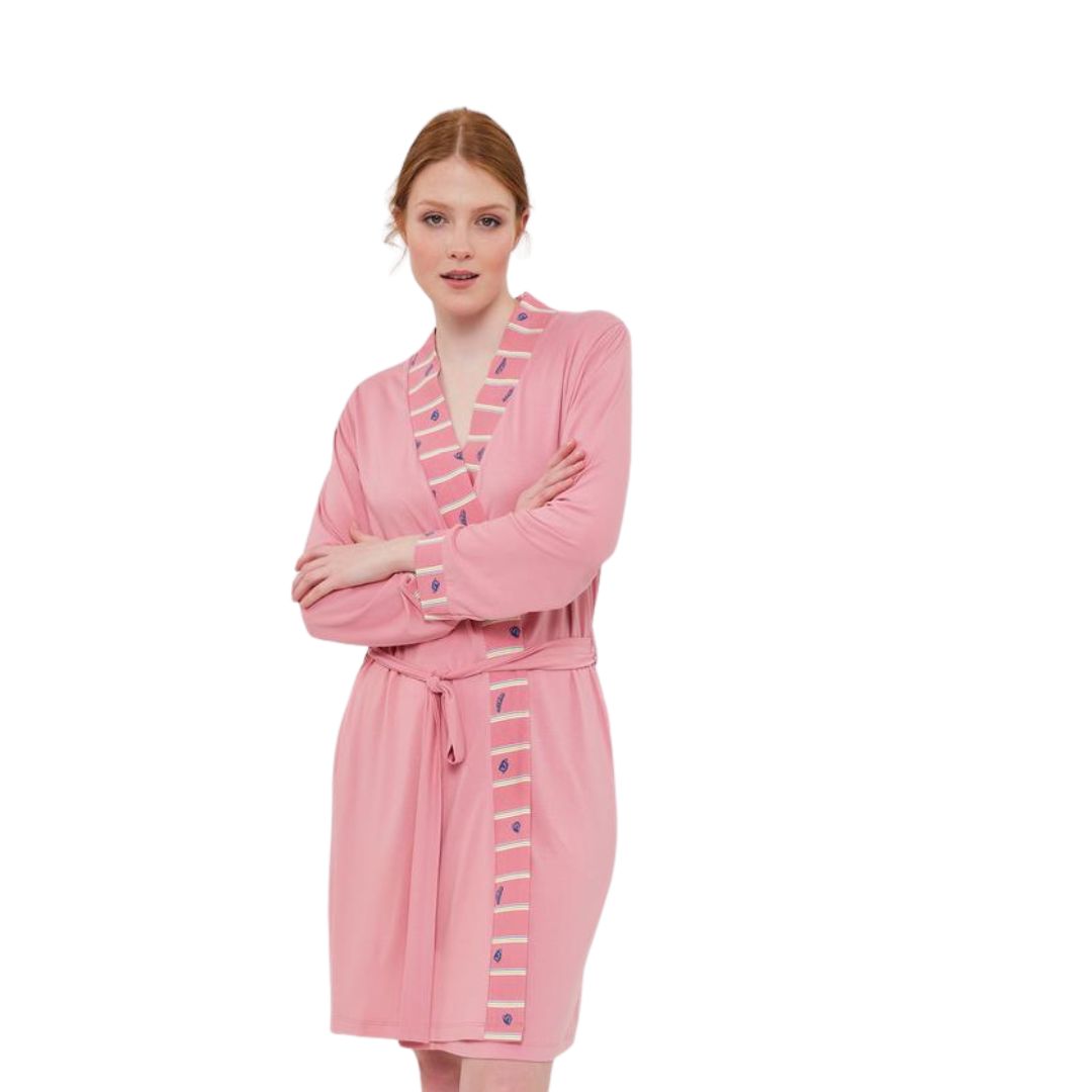 Vestaglia in viscosa freschissima rosa con bordo disegnato con croissant e caffè