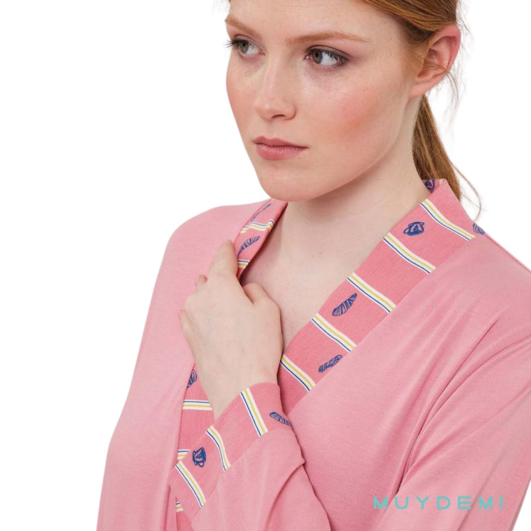 Vestaglia in viscosa freschissima rosa con bordo disegnato con croissant e caffè