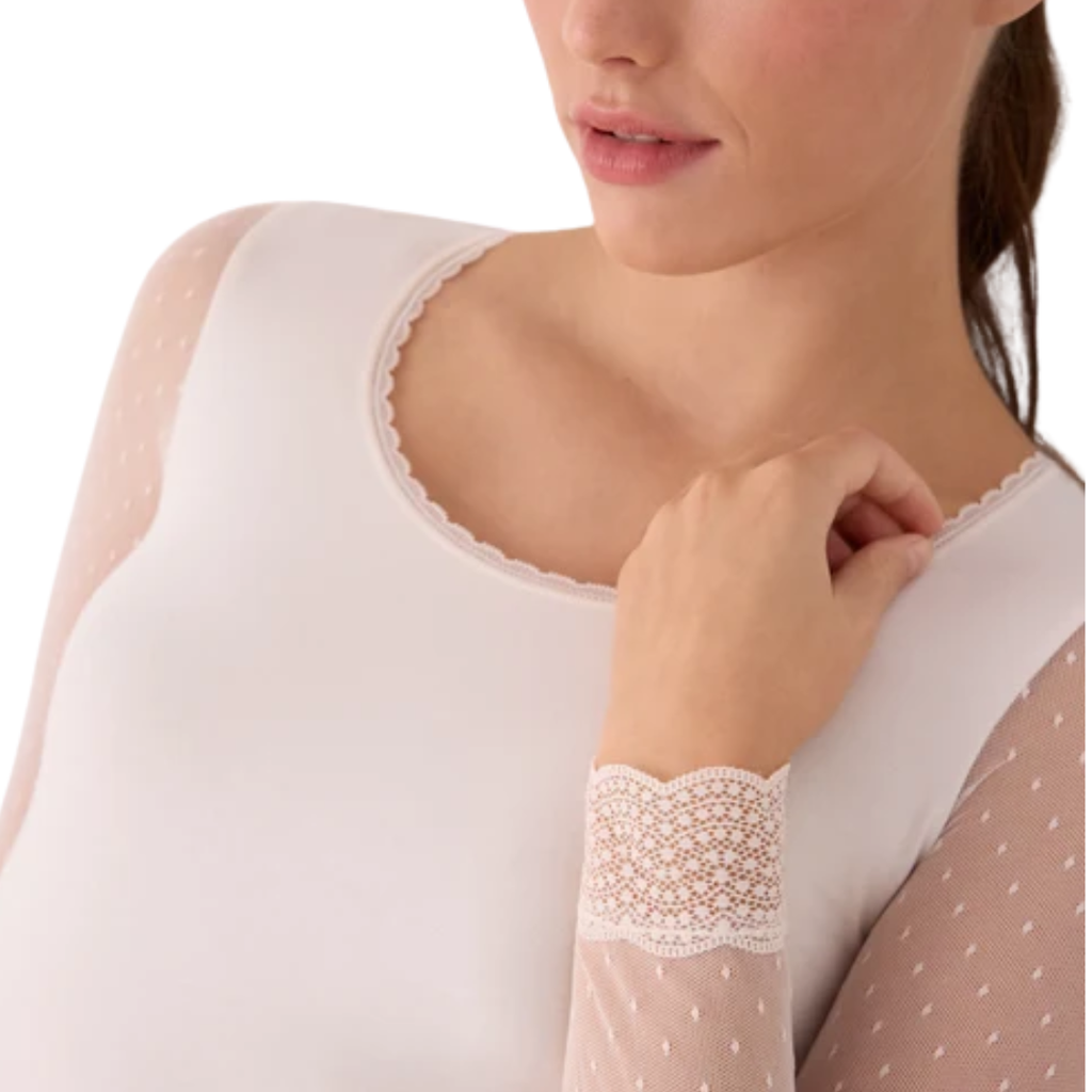 Maglia a Manica Lunga in Tulle Plumetis – Eleganza Romantica e Comfort in Cotone